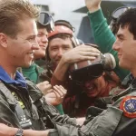 Val Kilmer como Iceman e Tom Cruise como Maverick em Top Gun: Ases Indomáveis de 1986