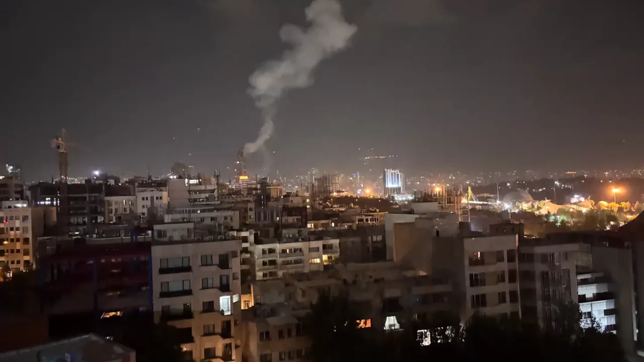 Israel lança operação aérea “Rising Lion” contra o Irã; Teerã relata explosões em Teerã e Natanz