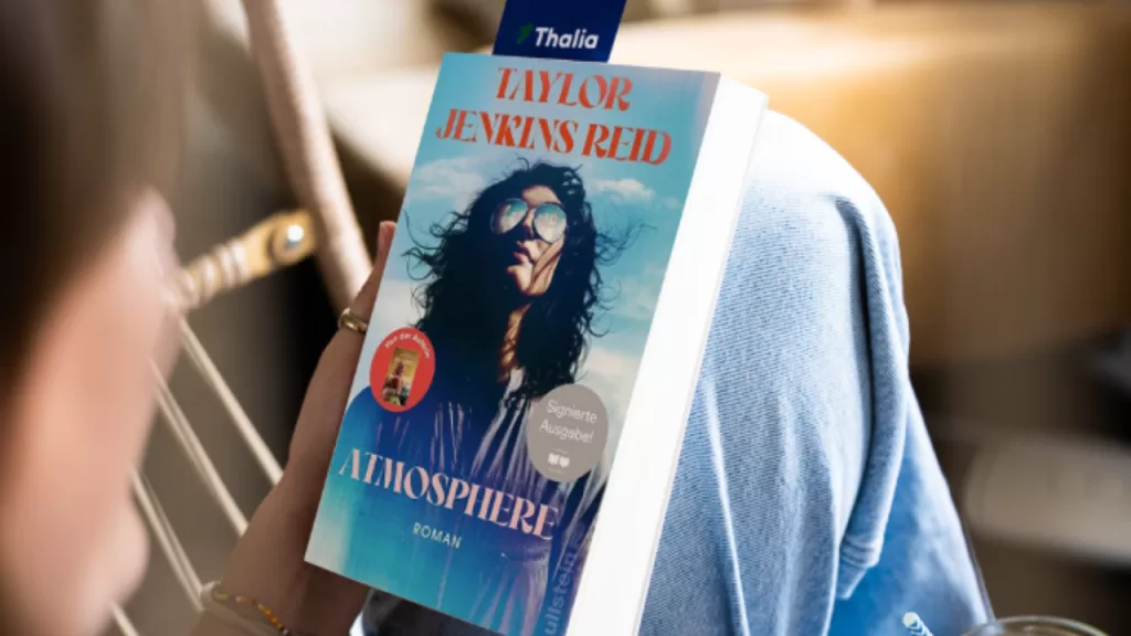 Foto do novo livro da autora Taylor Jenkins Reid, Atmosfera