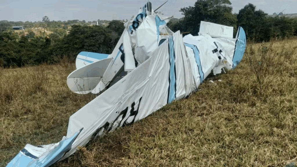 Avião de pequeno porte cai em São José do Rio Preto, interior de São Paulo
