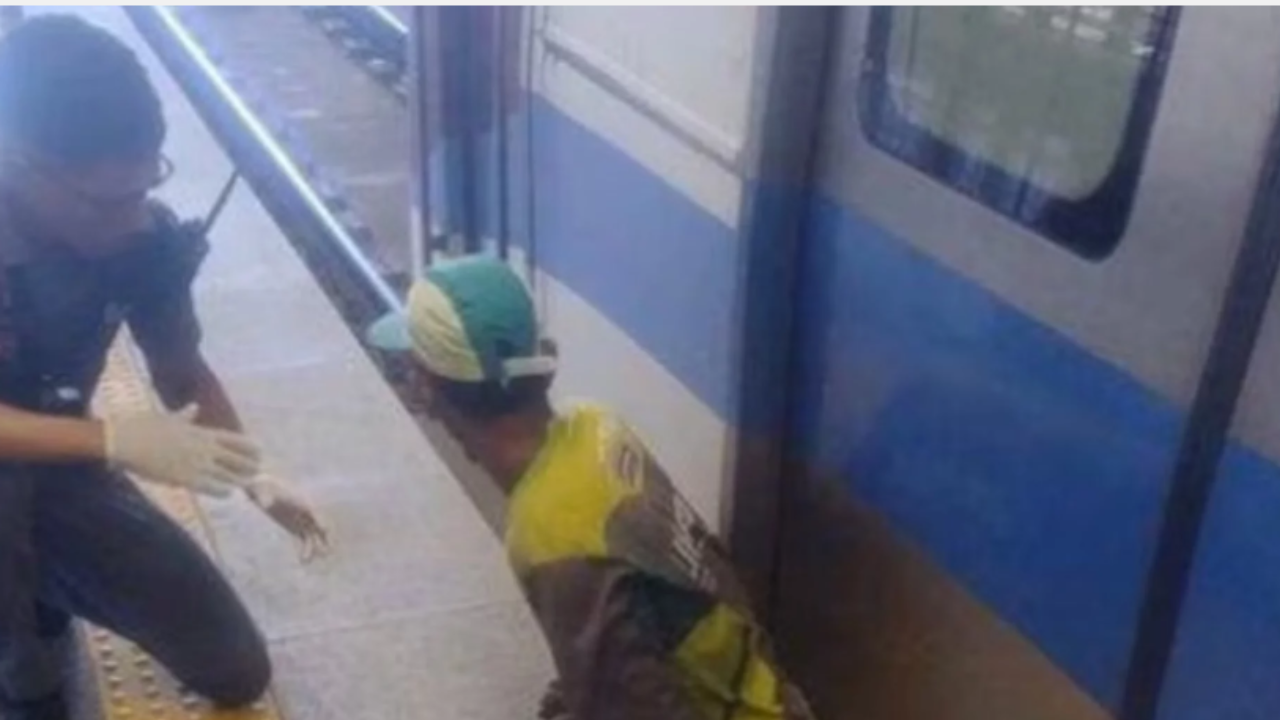 Homem é resgatado após ficar preso entre trem e plataforma em Salvador