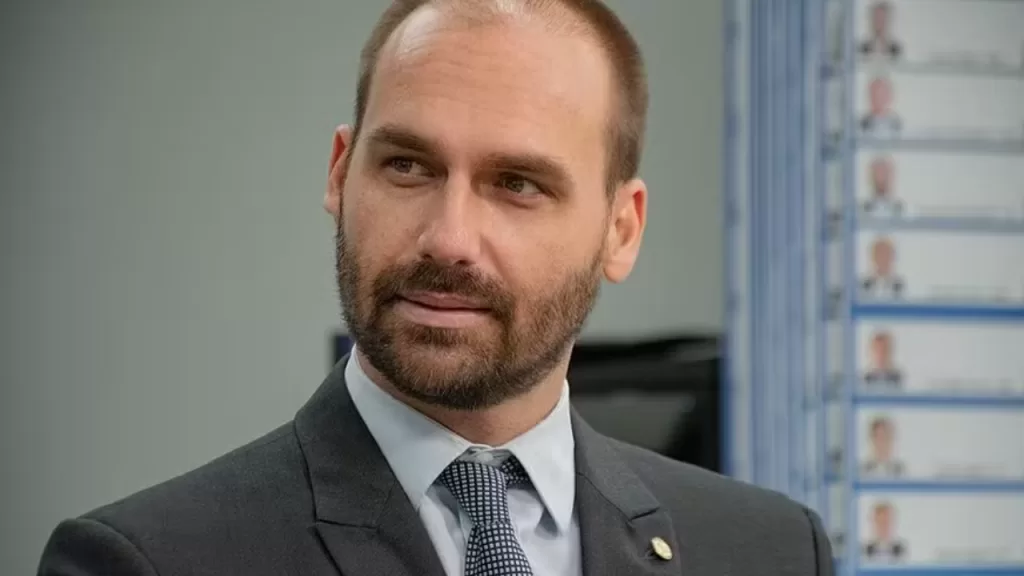 Eduardo Bolsonaro diz que não vai renunciar após fim da licença parlamentar