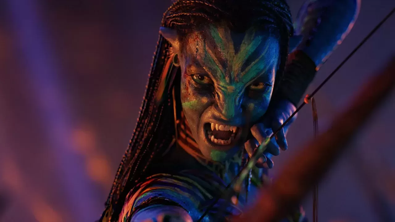 Neytiri, personagem de Zoe Saldaña em cena de Avatar 3