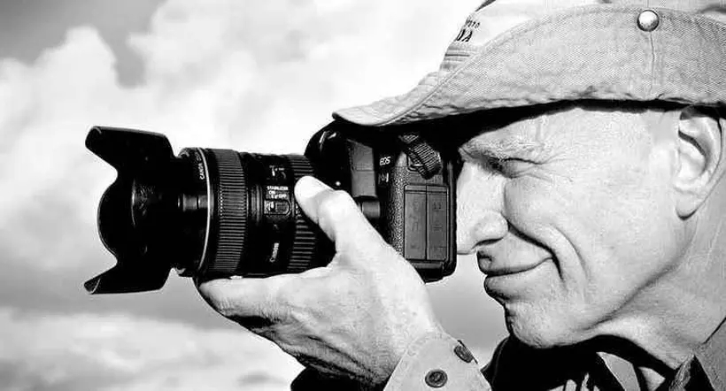 foto de Sebastião Salgado tirando foto