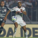 Foto de Maycon e Lucas em jogo entre São Paulo e Corinthians