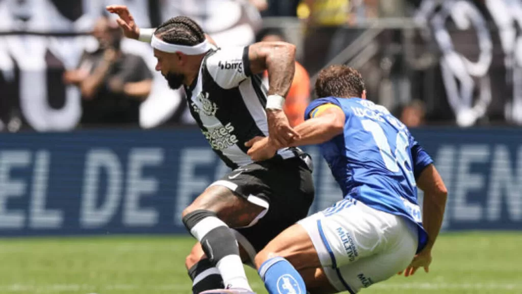 Foto de Memphis Depay e Lucas Silva - Corinthians x Cruzeiro