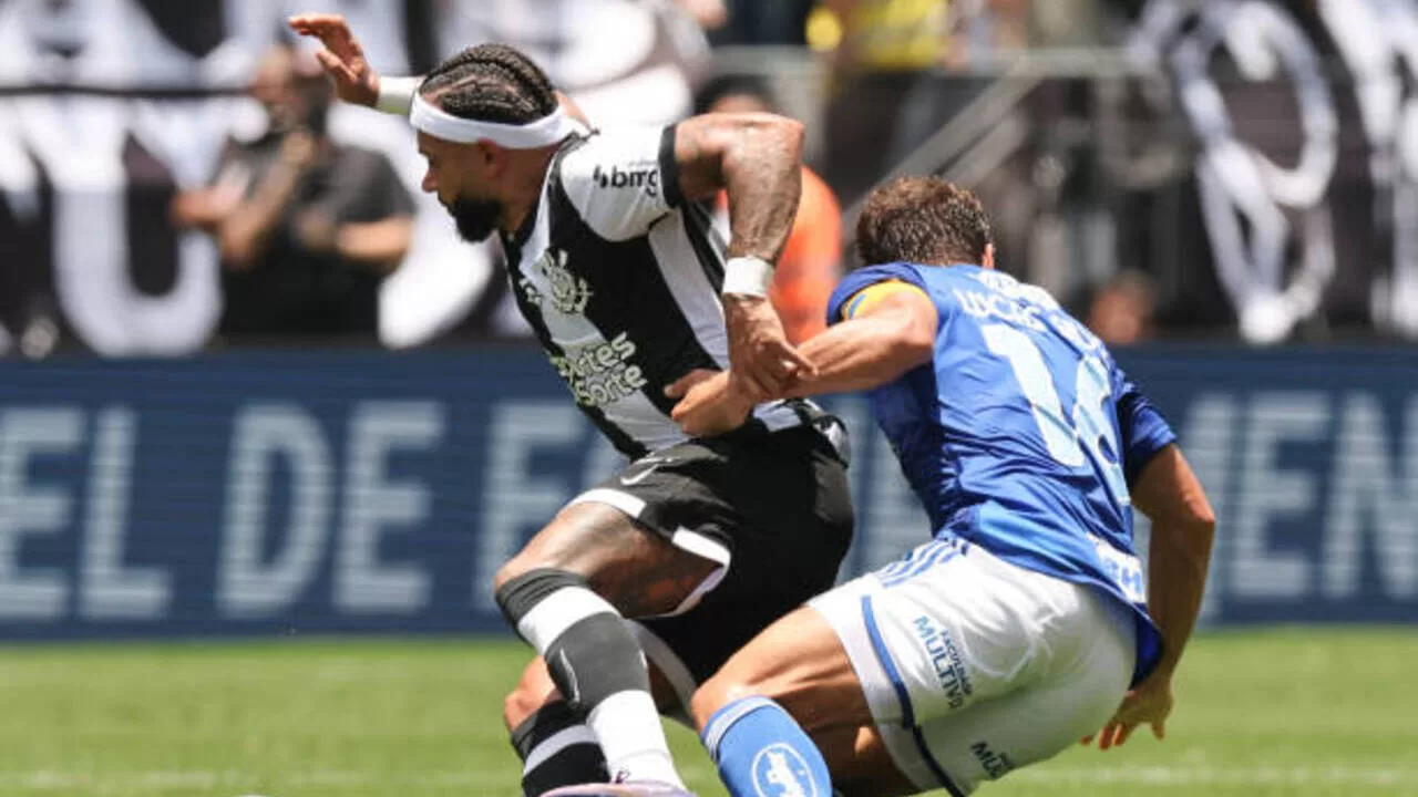 Foto de Memphis Depay e Lucas Silva - Corinthians x Cruzeiro