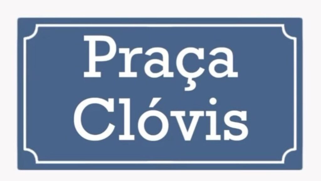 Imagem de placa escrito Praça Clóvis