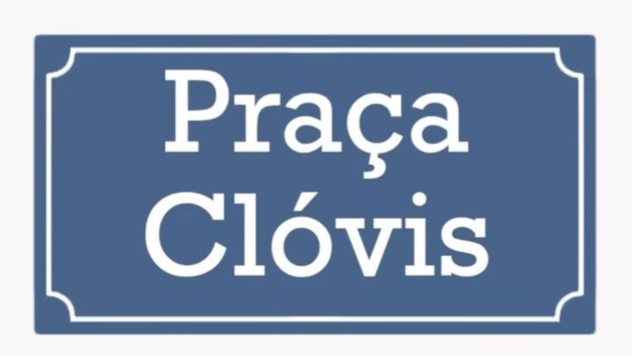 Imagem de placa escrito Praça Clóvis