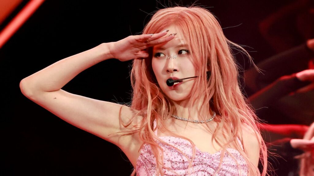 Rosé durante show do BLACKPINK no Coachella 2023
