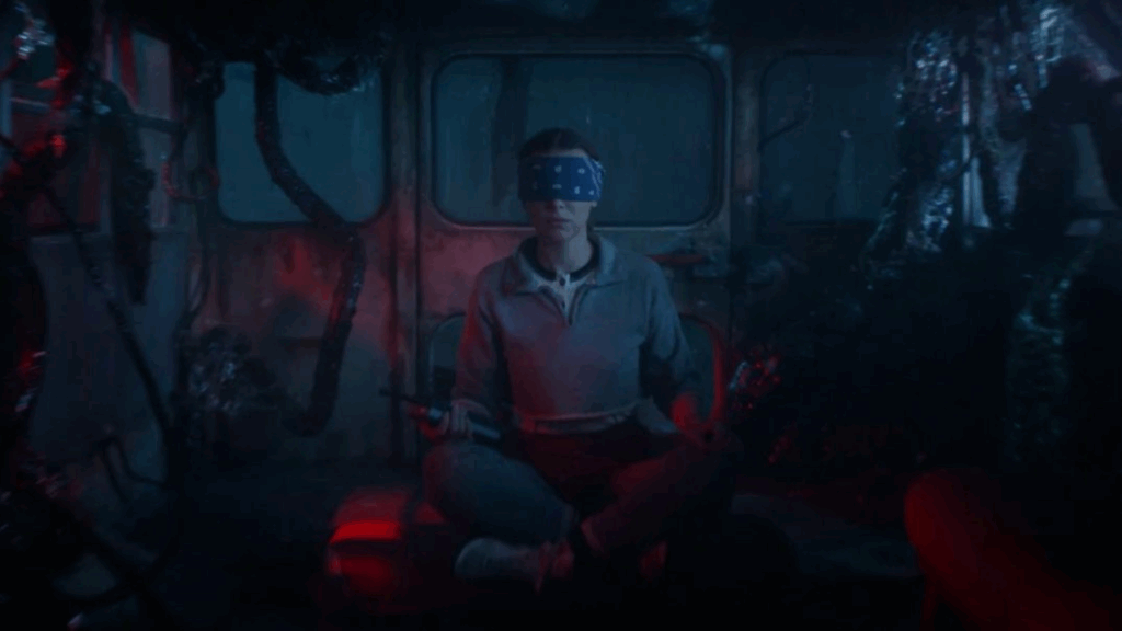Personagem Eleven, interpretada pela Milly Bobby Brown, de Stranger Things, de olhos vendados