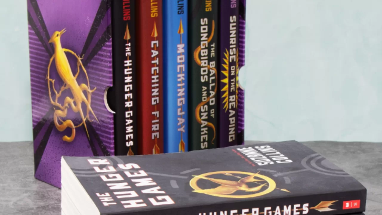 Livros da saga Hunger Games da Suzanne Collins em um box.