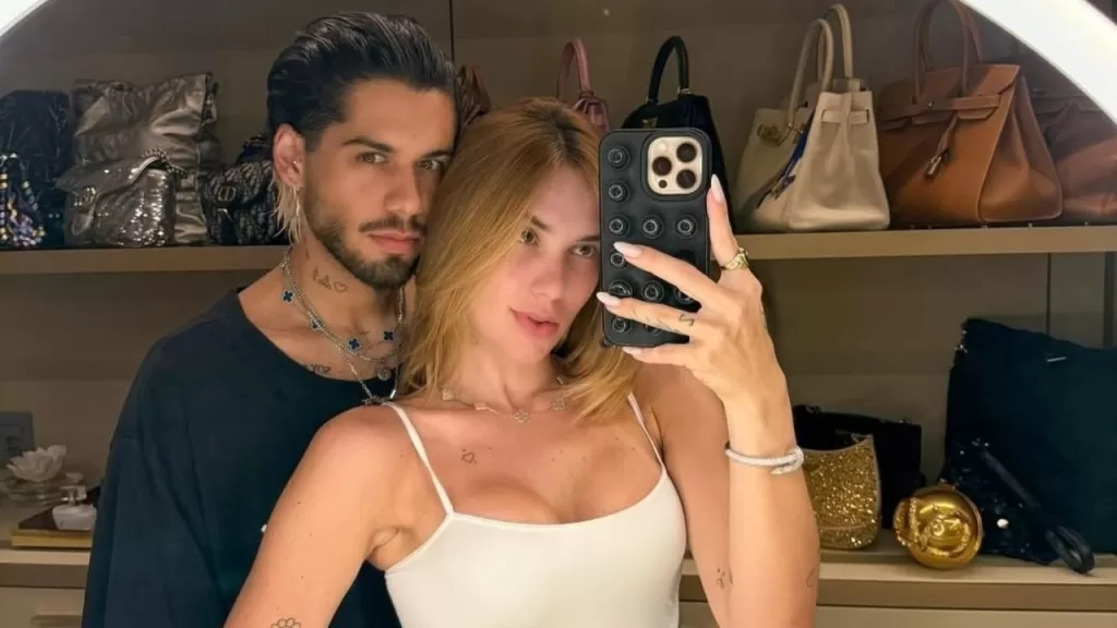 Virgínia e Zé Felipe juntos em foto no espelho