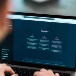 ChatGPT-5 na tela de computador