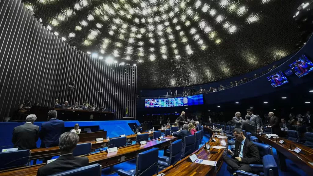 Adultização: projeto de lei é aprovado pelo Senado