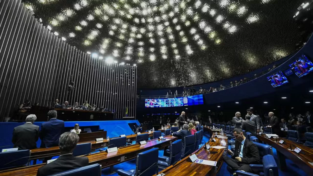 Adultização: projeto de lei é aprovado pelo Senado