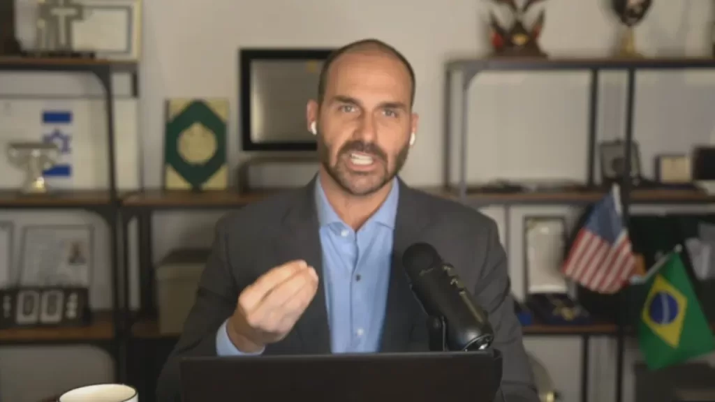 Eduardo Bolsonaro solicita exercer mandato remotamente dos Estados Unidos