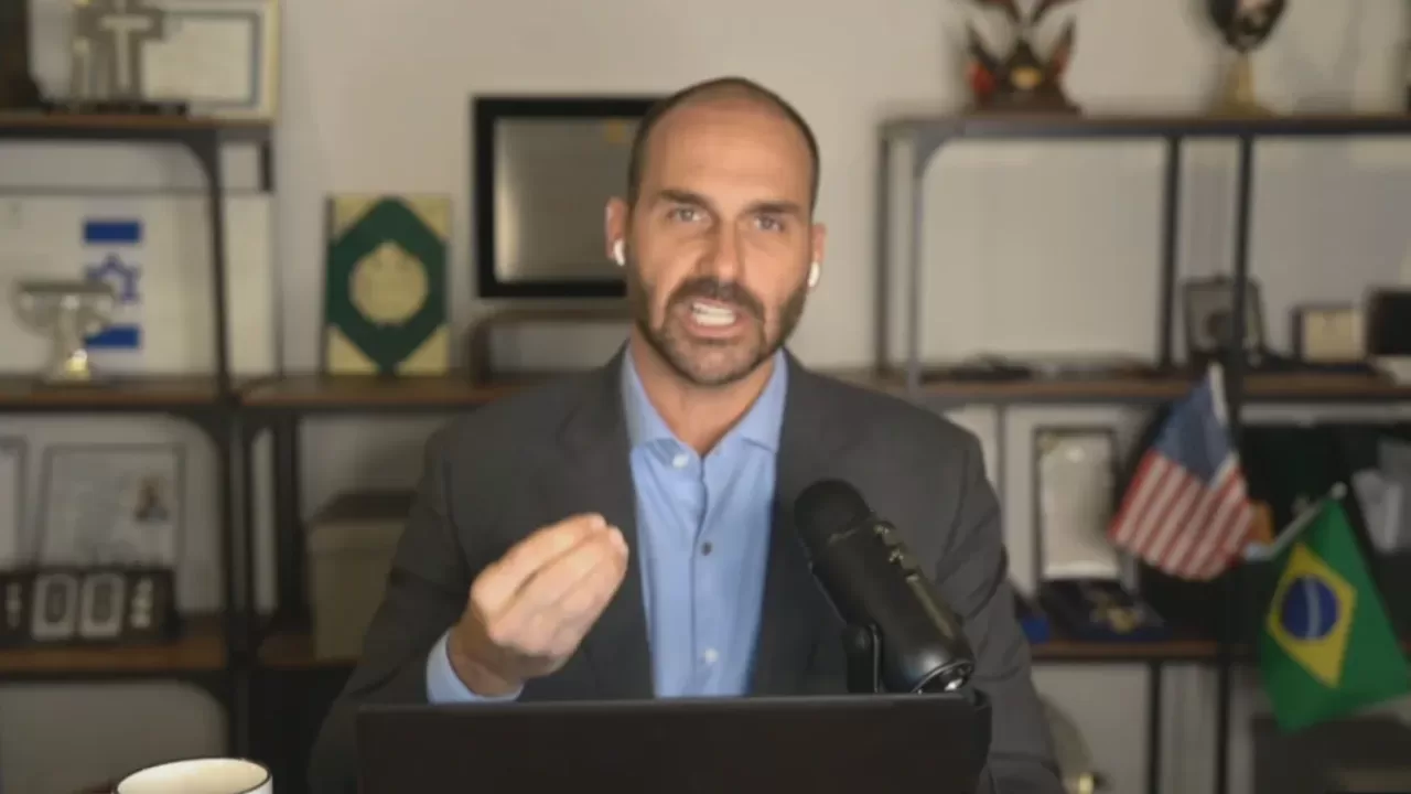 Eduardo Bolsonaro solicita exercer mandato remotamente dos Estados Unidos