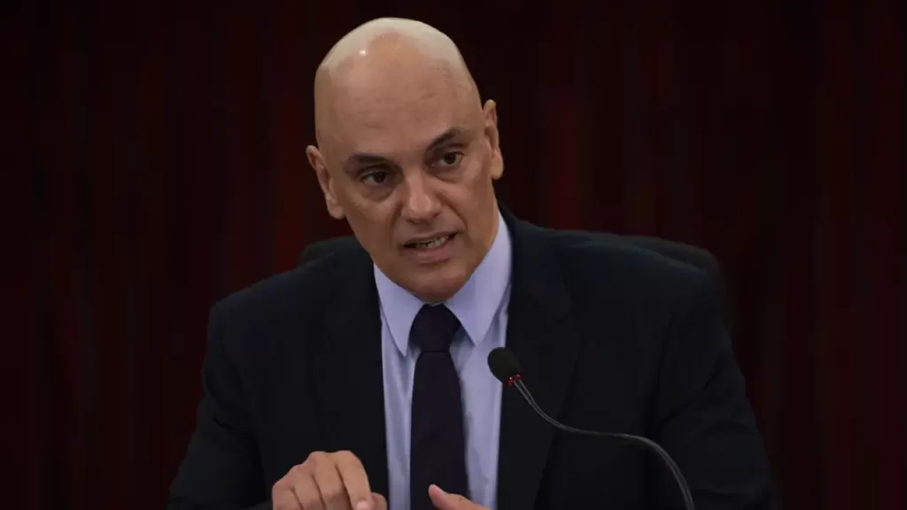 Moraes solicita julgamento de Bolsonaro e mais sete réus por tentativa de golpe