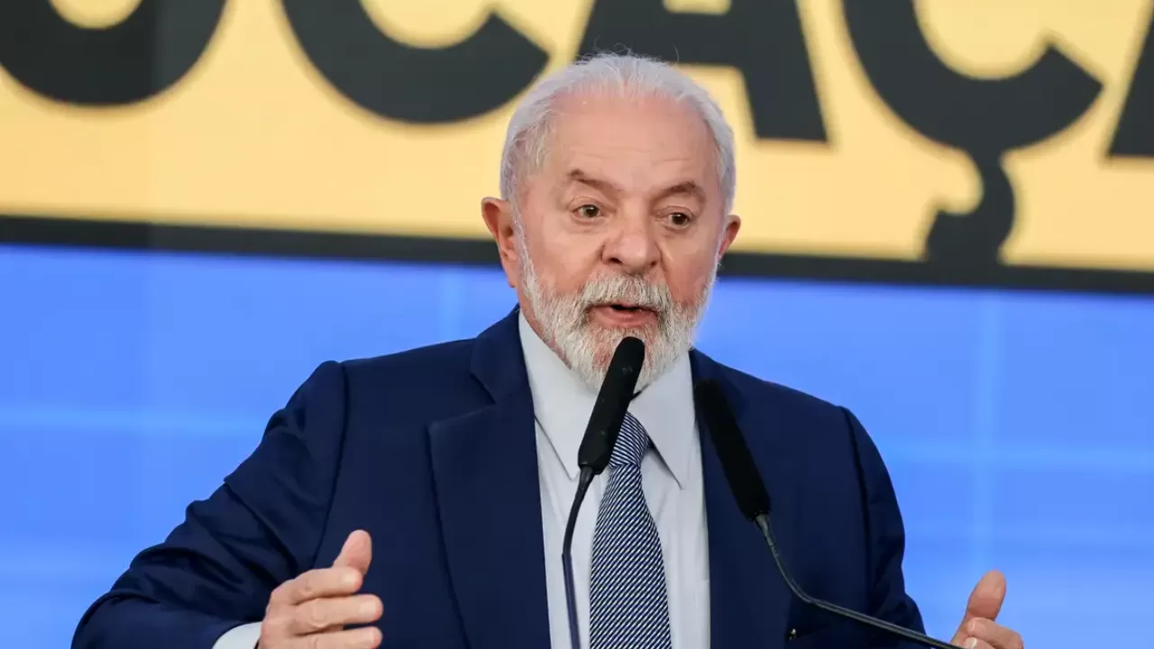 Lula anuncia plano de contingência de R$ 30 bi para empresas afetadas pelo tarifaço