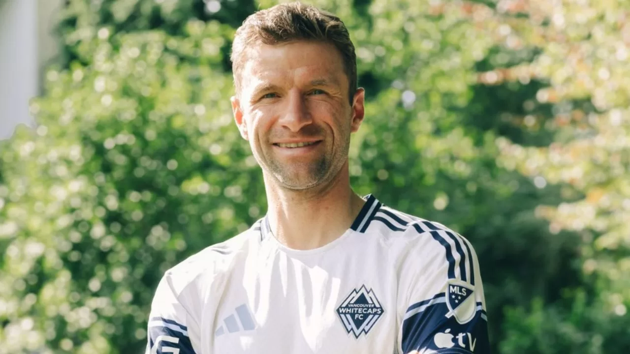 Thomas Müller com a camisa do time