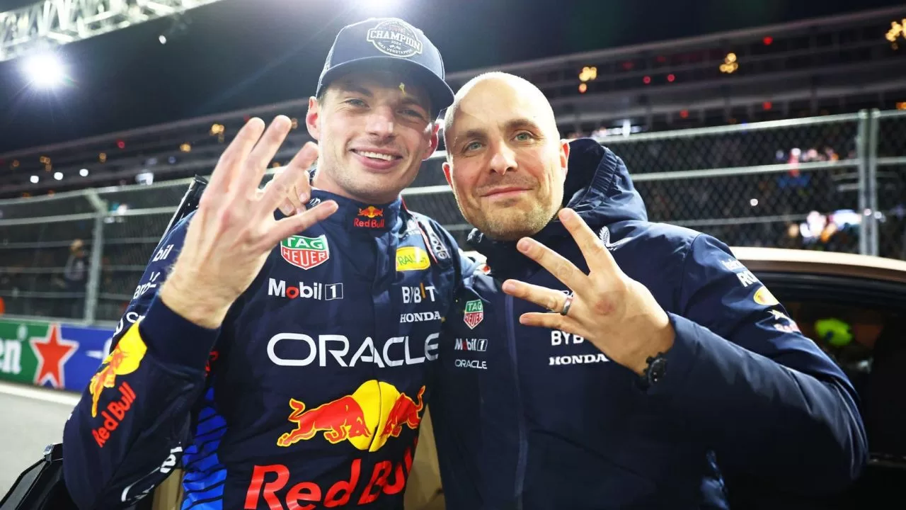 Max Verstappen com seu engenheiro