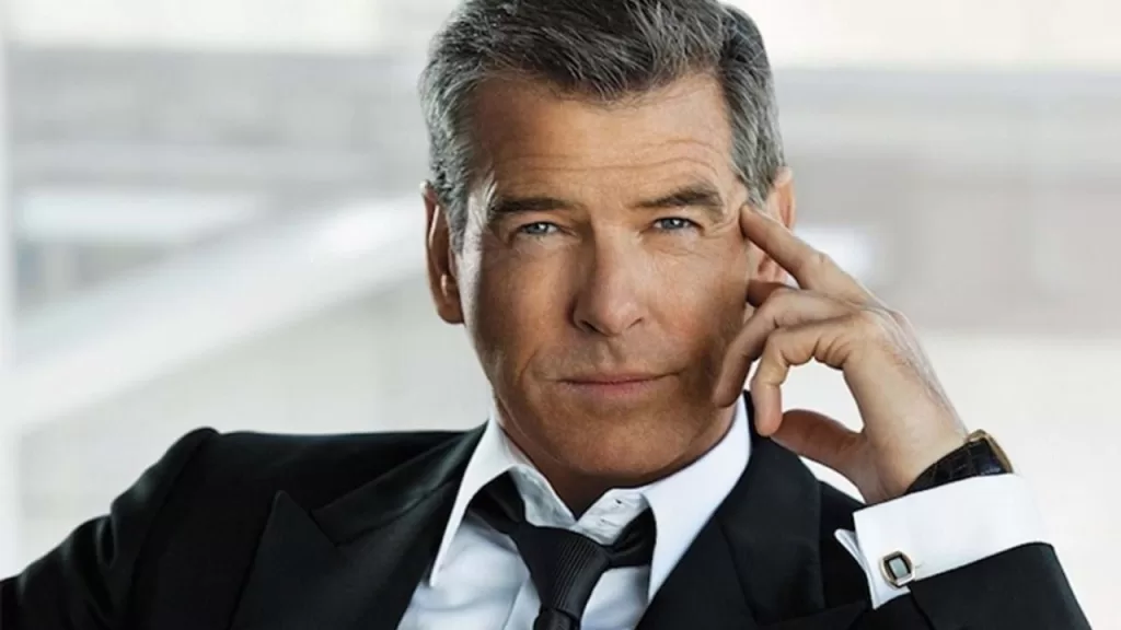 Pierce Brosnan com terno preto | Rolling Screenn