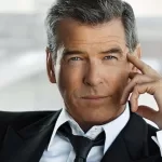 Pierce Brosnan com terno preto | Rolling Screenn