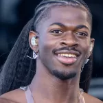 Lil Nas X em apresentação em 2023
