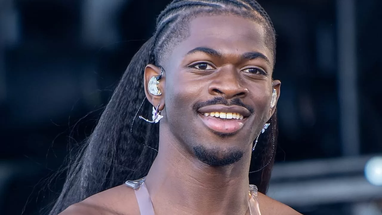 Lil Nas X em apresentação em 2023