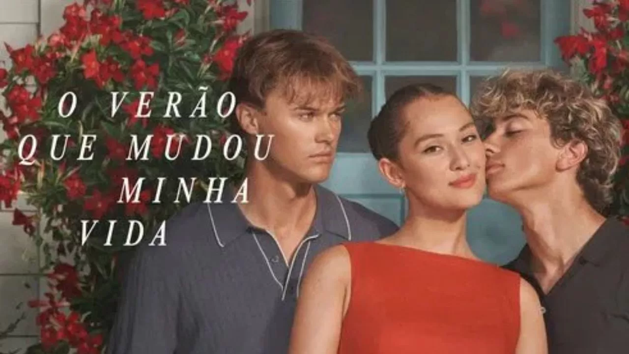 Pôster da terceira temporada da série "O Verão Que Mudou Minha Vida", da Prime Video. Ao centro, a protagonista Belly, na esquerda o personagem Conrad e na direita o personagem Jeremiah.