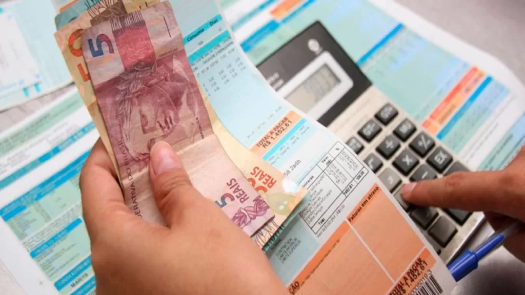 Conta de luz seguirá mais cara em setembro com "Bandeira Vermelha 2"