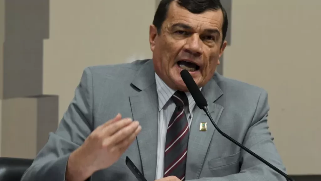 Defesa de Paulo Sérgio afirma que general tentou impedir medidas de Bolsonaro