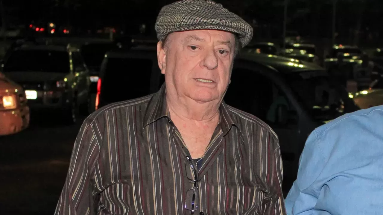 Raul Gil é internado em São Paulo após sentir mal-estar