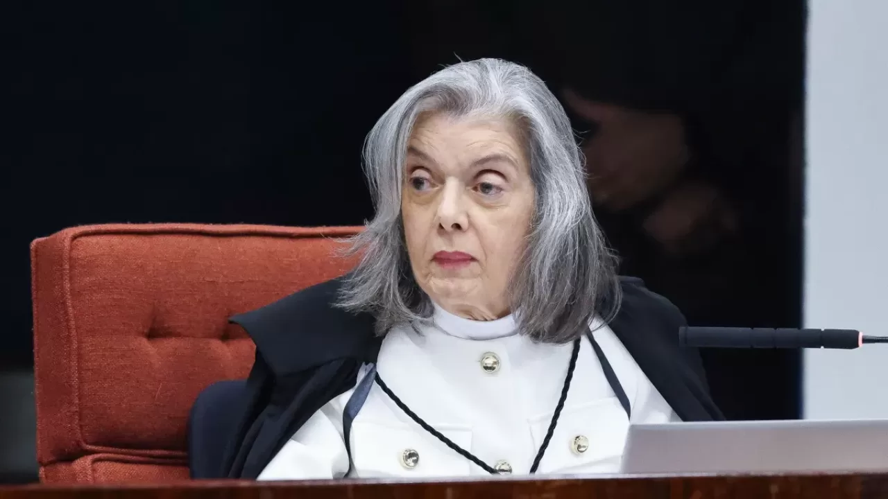 Cármen Lúcia: “Bolsonaro participou do crime como líder” em julgamento no STF