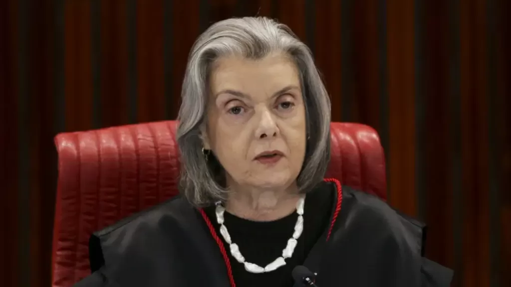 Cármen Lúcia diz que ataques de 8 de janeiro visaram ruptura democrática