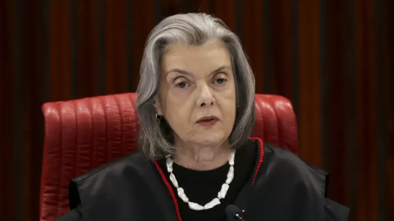 Cármen Lúcia diz que ataques de 8 de janeiro visaram ruptura democrática