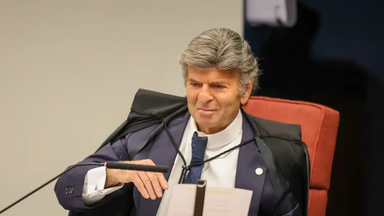 Fux diz que não compete ao STF “realizar juízo político”