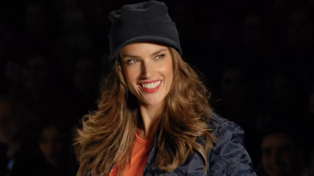 Alessandra Ambrósio em desfile