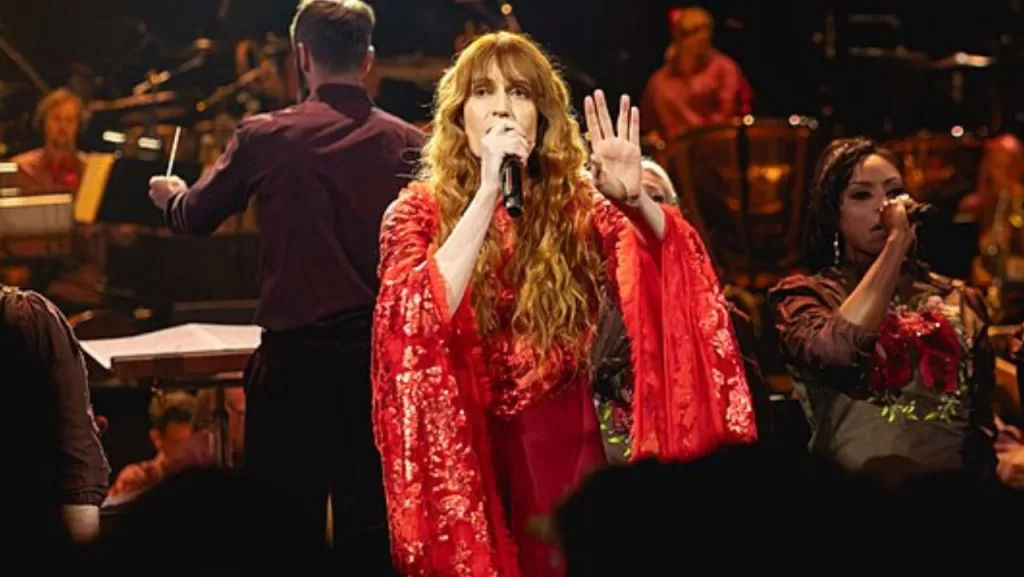 Florence and The Machine se apresenta com orquestra