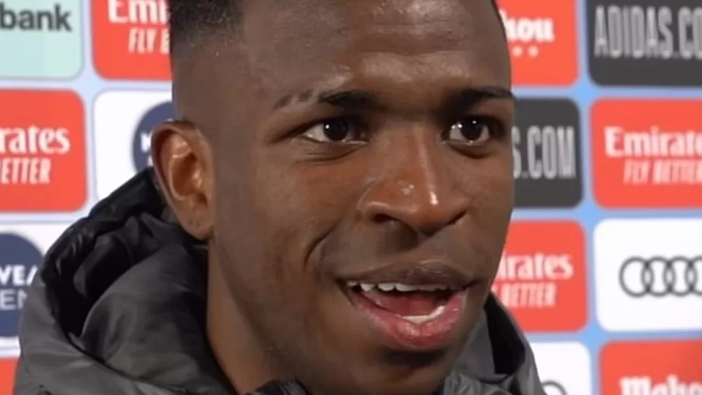 Vini Jr. em conferência pós-jogo do Real Madrid
