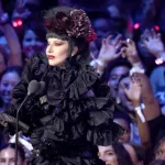 Lady Gaga ganhando o Artista do Ano no VMA 2025