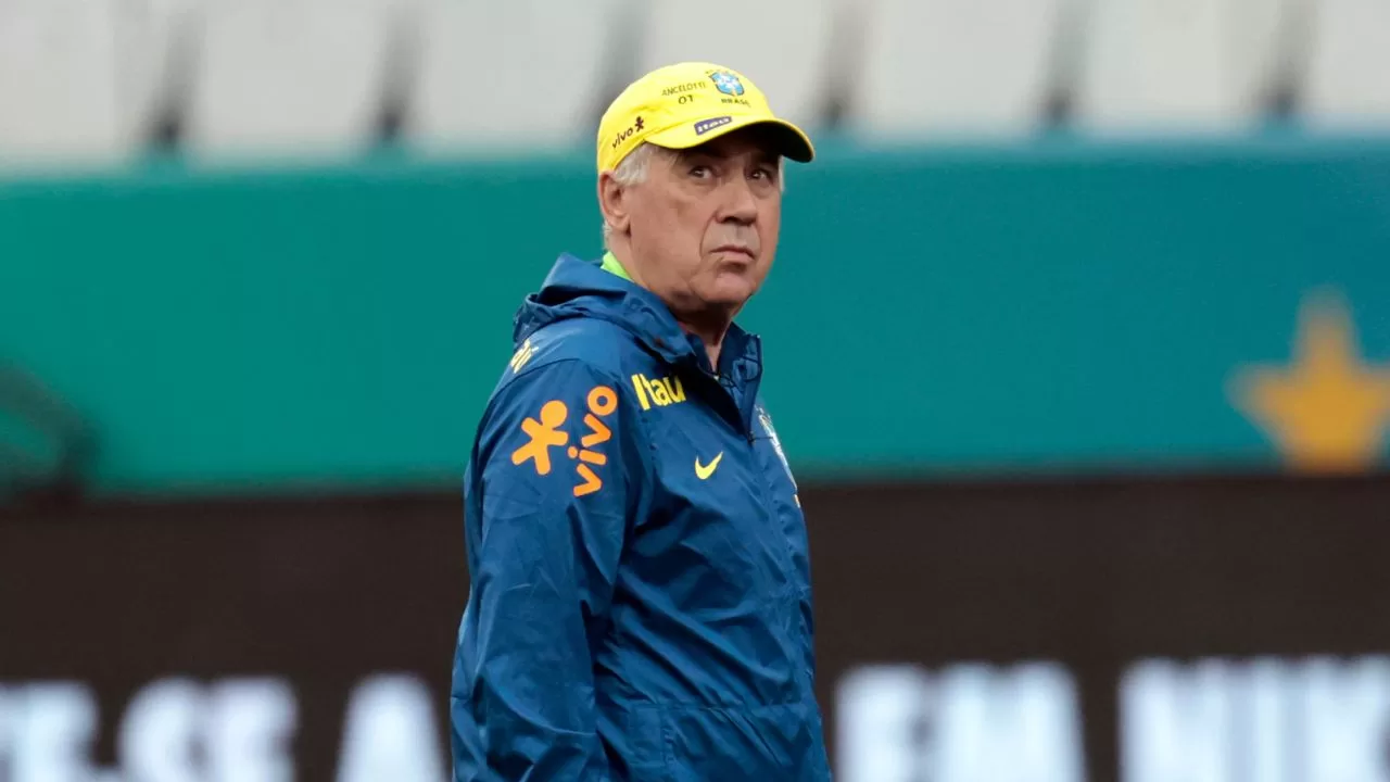 Ancelotti comanda treino e mantém mistério sobre escalação.