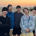 BTS na praia juntos após hiatus.