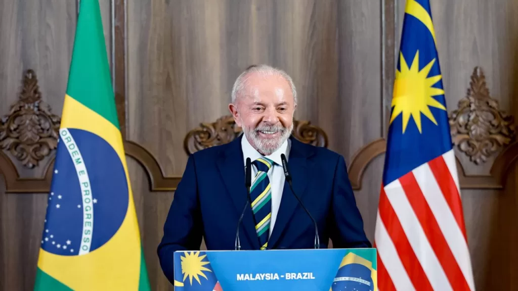Lula afirma que Trump considera Bolsonaro "passado" na política brasileira
