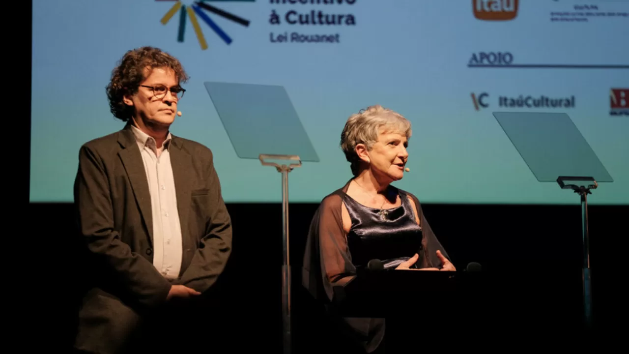 Membros do Prêmio Oceanos anunciando finalistas