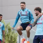 Léo Ortiz e jogadores do Flamengo em treino