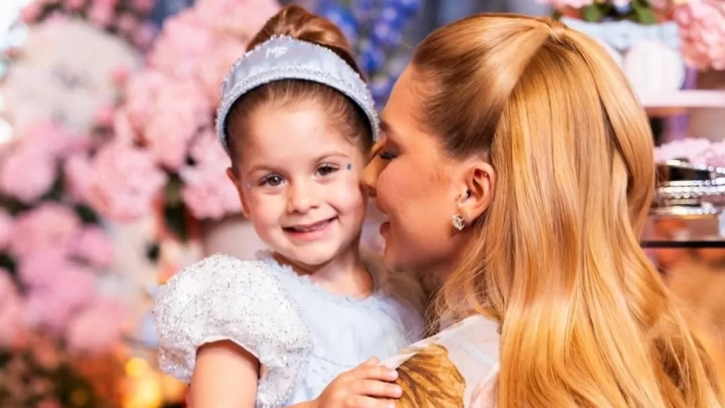 Floflô fez 3 aninhos com festa digna de uma princesa