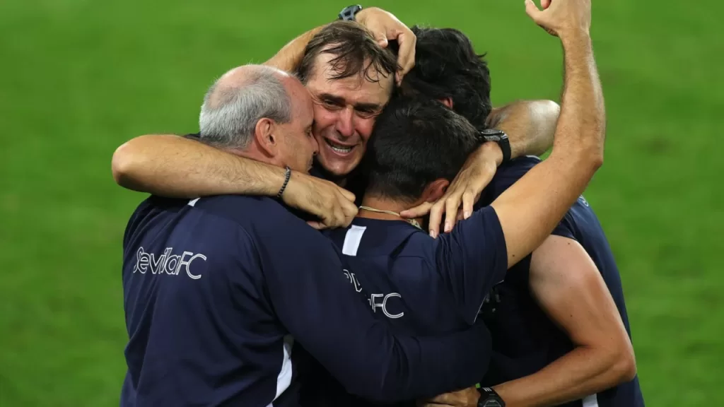 Lopetegui comemorando classificação para Copa do Mundo