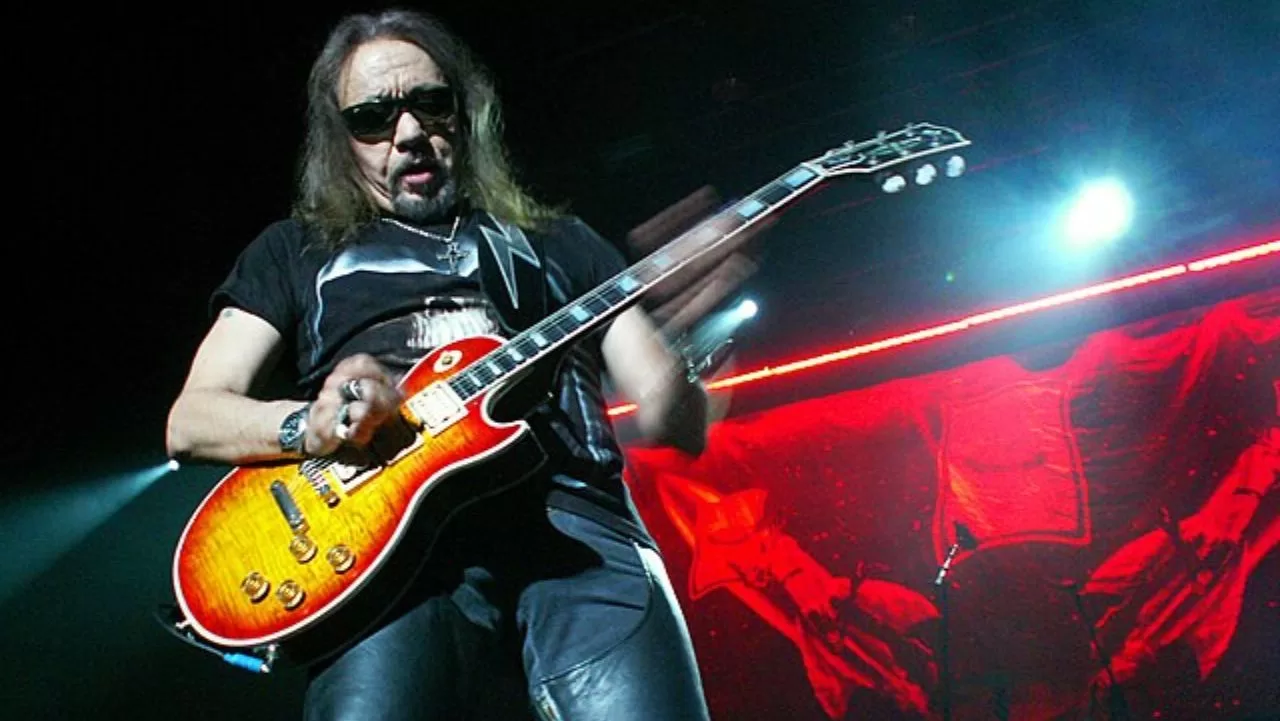 Ace Frehley, guitarrista do Kiss, em apresentação ao vivo